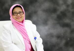 dr. Etty Sumiyeti, Sp.P, M.Kes - Spesialis Paru tuberkulosis