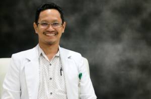 Pecahkan Batu Ginjal dengan tindakan ESWL (Extracorporeal Shock Wave Lithotripsy). dr. Muhammad Fitrah, Sp.U - Spesialis Bedah Urologi