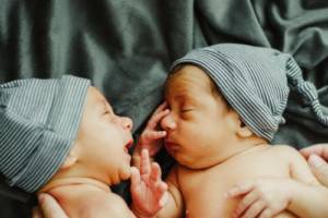 kehamilan bayi kembar, rumah sakit awal bros bekasi barat, rs awal bros, dokter spesialis kandungan, dokter obgyn